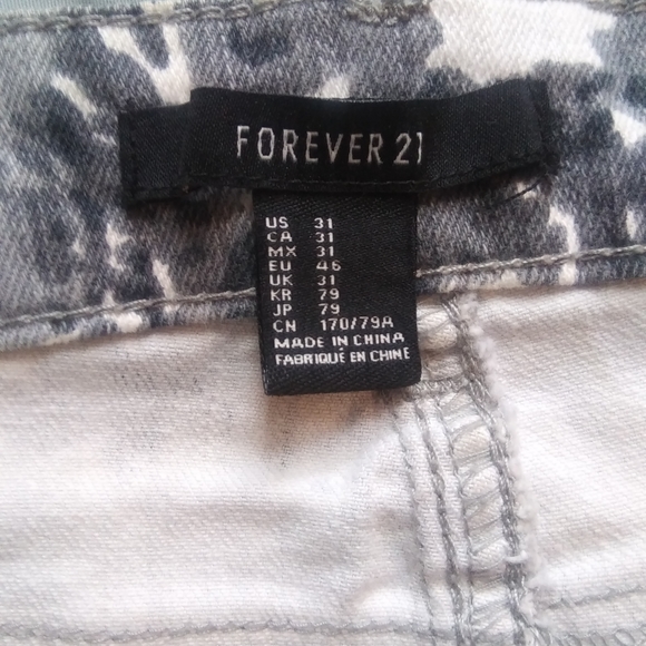 Women's Shorts - Picture 3 of 3